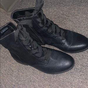 Vionic size 9.5 black boots.